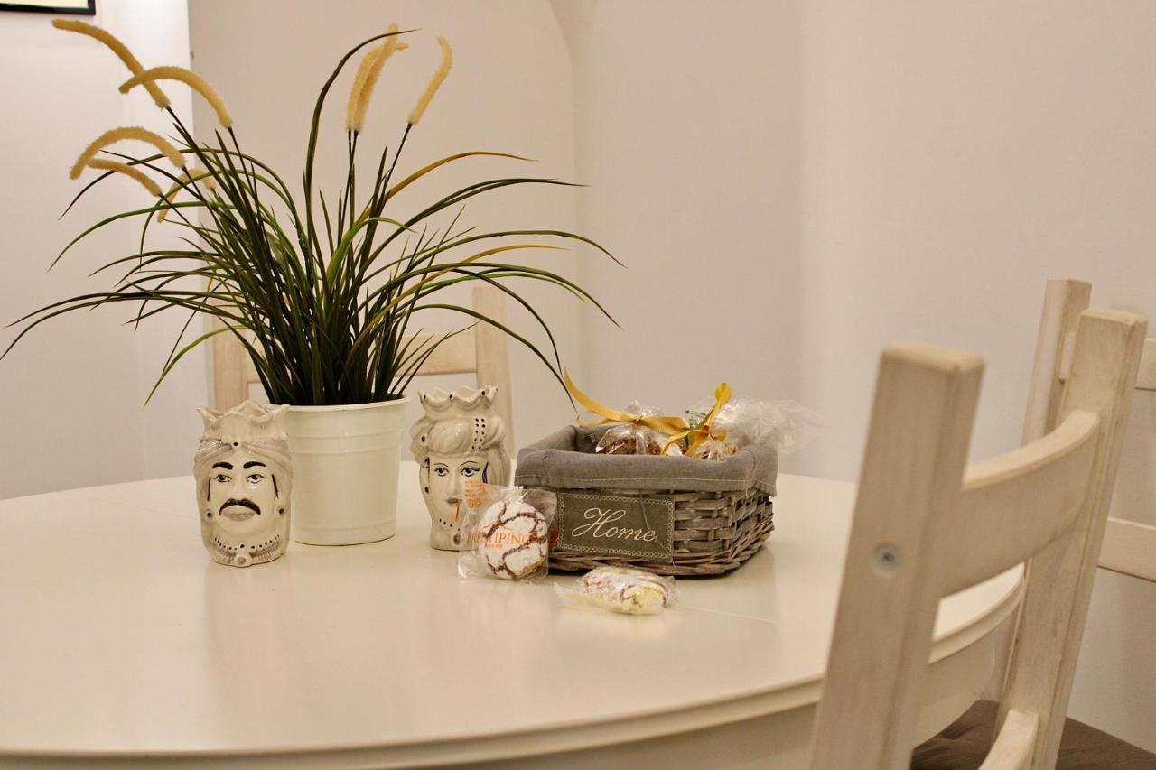 Vhome Exclusive Living Room Катания Екстериор снимка